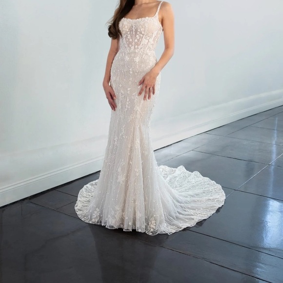 Martina Liana Dresses & Skirts - Martina Liana 510 designer Women's Wedding Dress Size 8 (USA 6) with veil